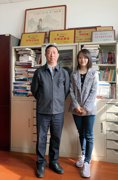 記者站合影.png